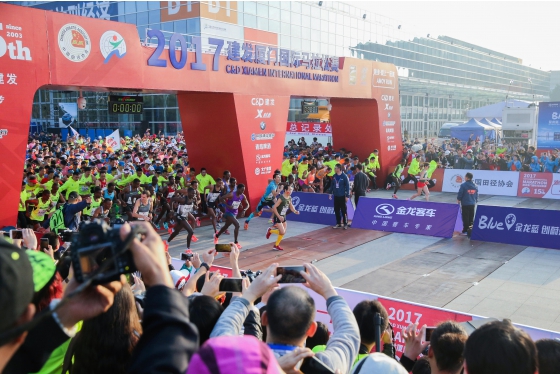 “King Long Blue” Shines at 2017 Xiamen International Marathon