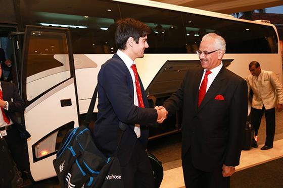 England Cricket Team Uses King Long as Their Commuter Bus in Sri Lankan